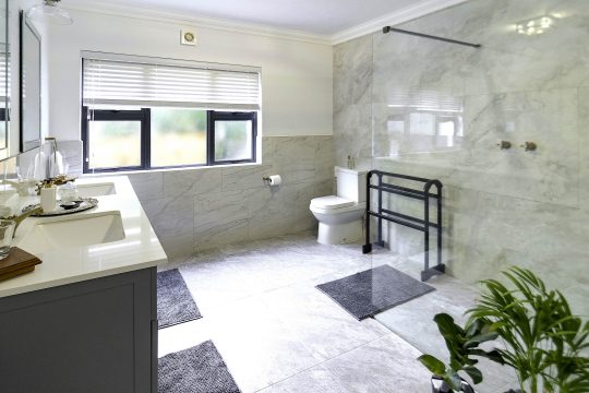 Lannes Unit 1 Bathroom