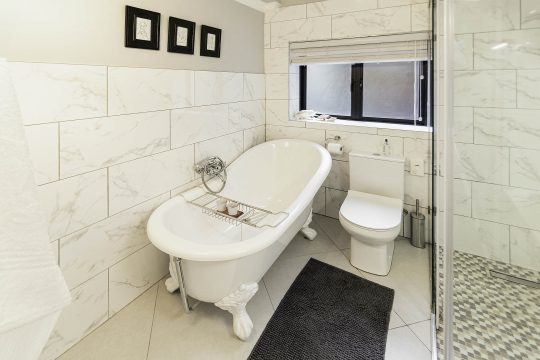 Upsala Unit Two – Bathroom